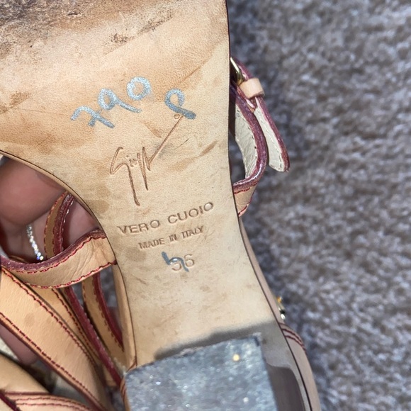 Shoes 👠 - Picture 7 of 7